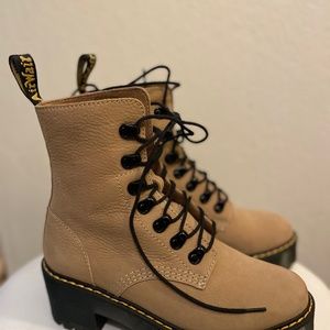 Dr. Martens Leona nubuck boots